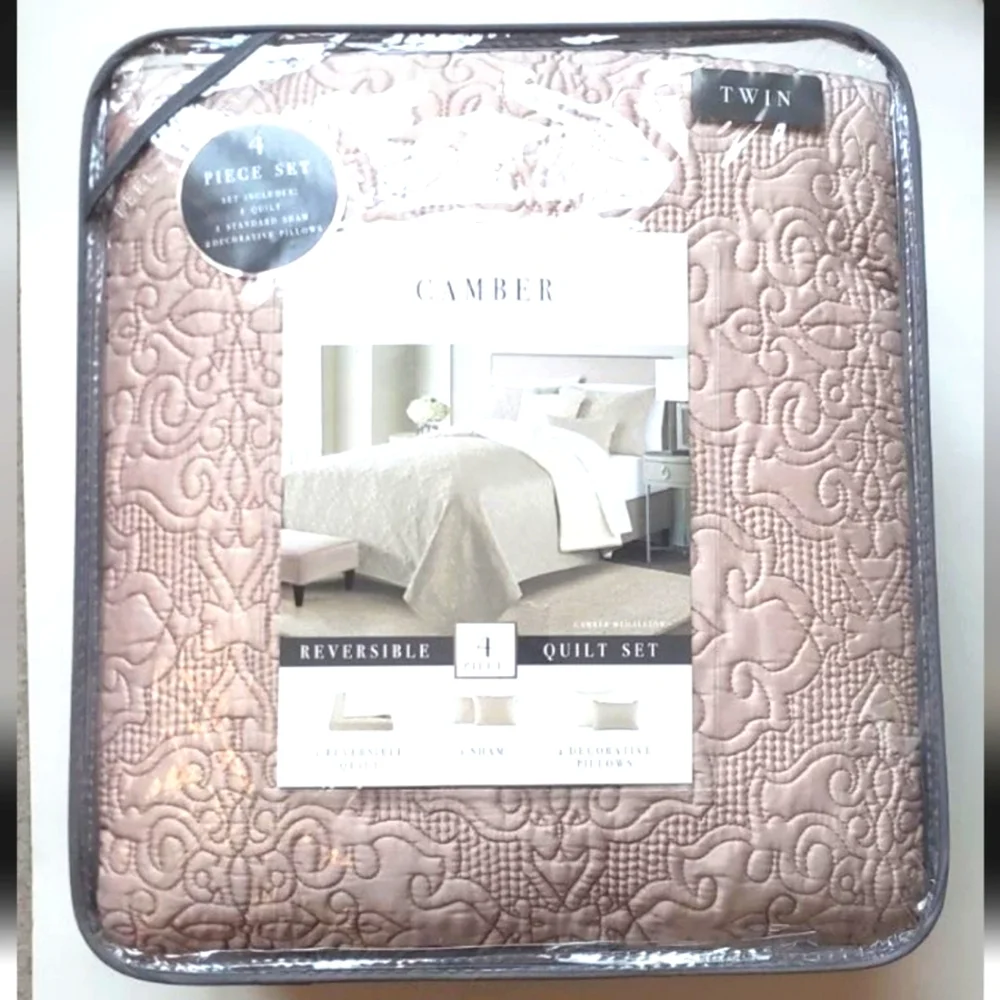 Medallion 4-Piece Reversible Twin Quilt  Bedding Set in Stone NWT